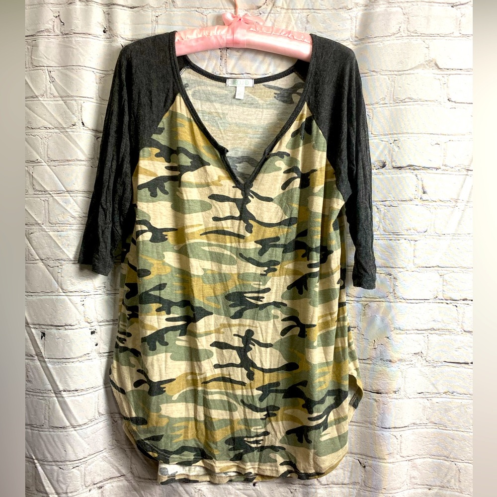 Soft, lightweight , 3/4 sleeve Camo, baseball tshirt. Size Smalll